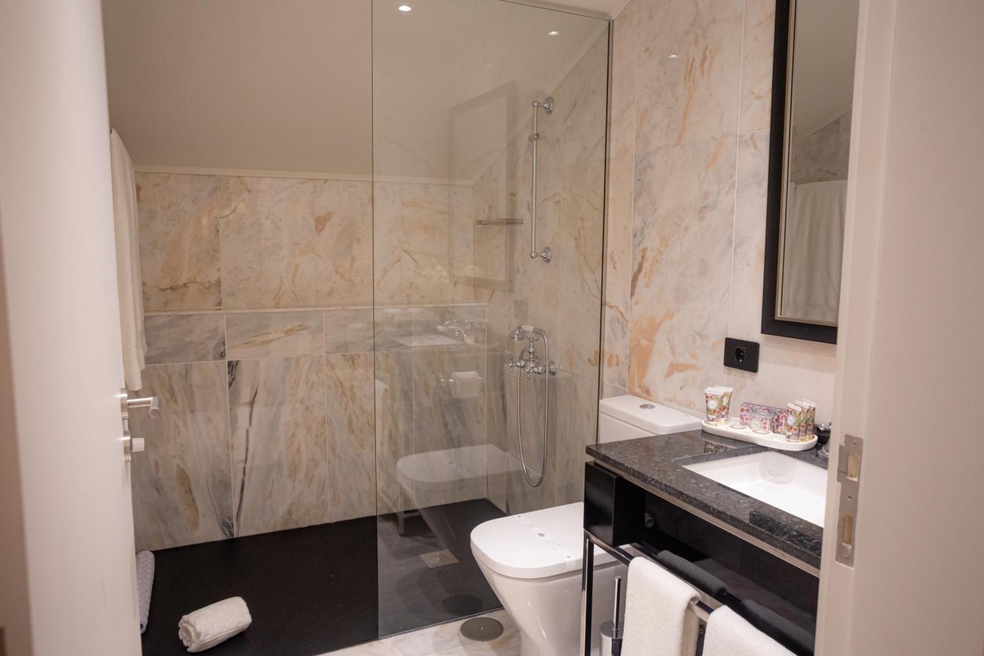 Solar Do Requeijo By Luna Hotels & Resorts Arcos de Valdevez Exteriör bild A shower enclosure