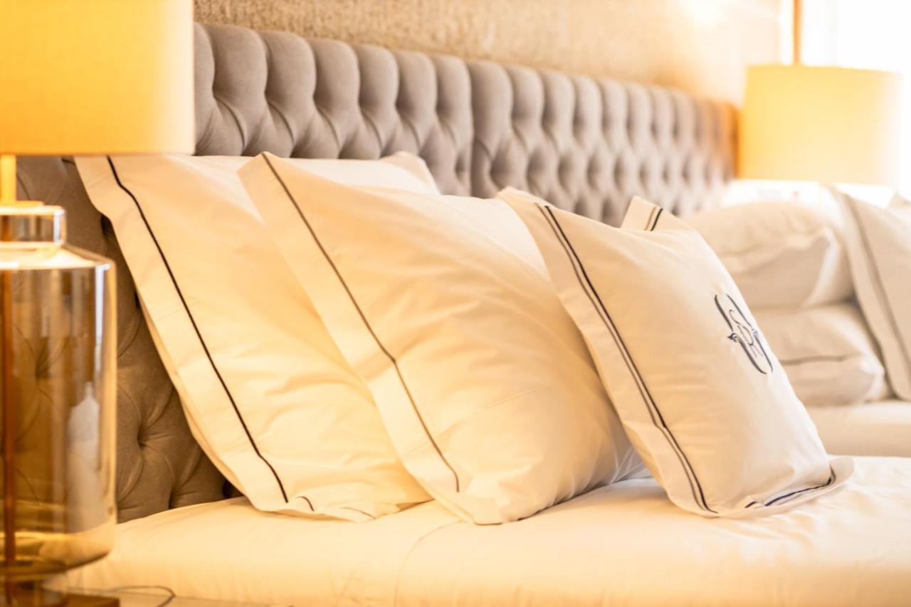 Solar Do Requeijo By Luna Hotels & Resorts Arcos de Valdevez Exteriör bild Pillows on a bed